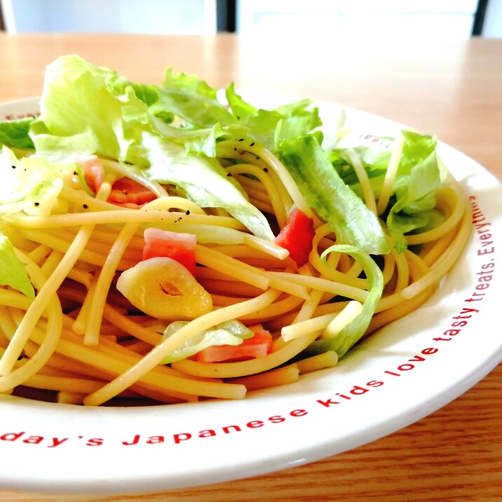 レタスとベーコンのパスタ